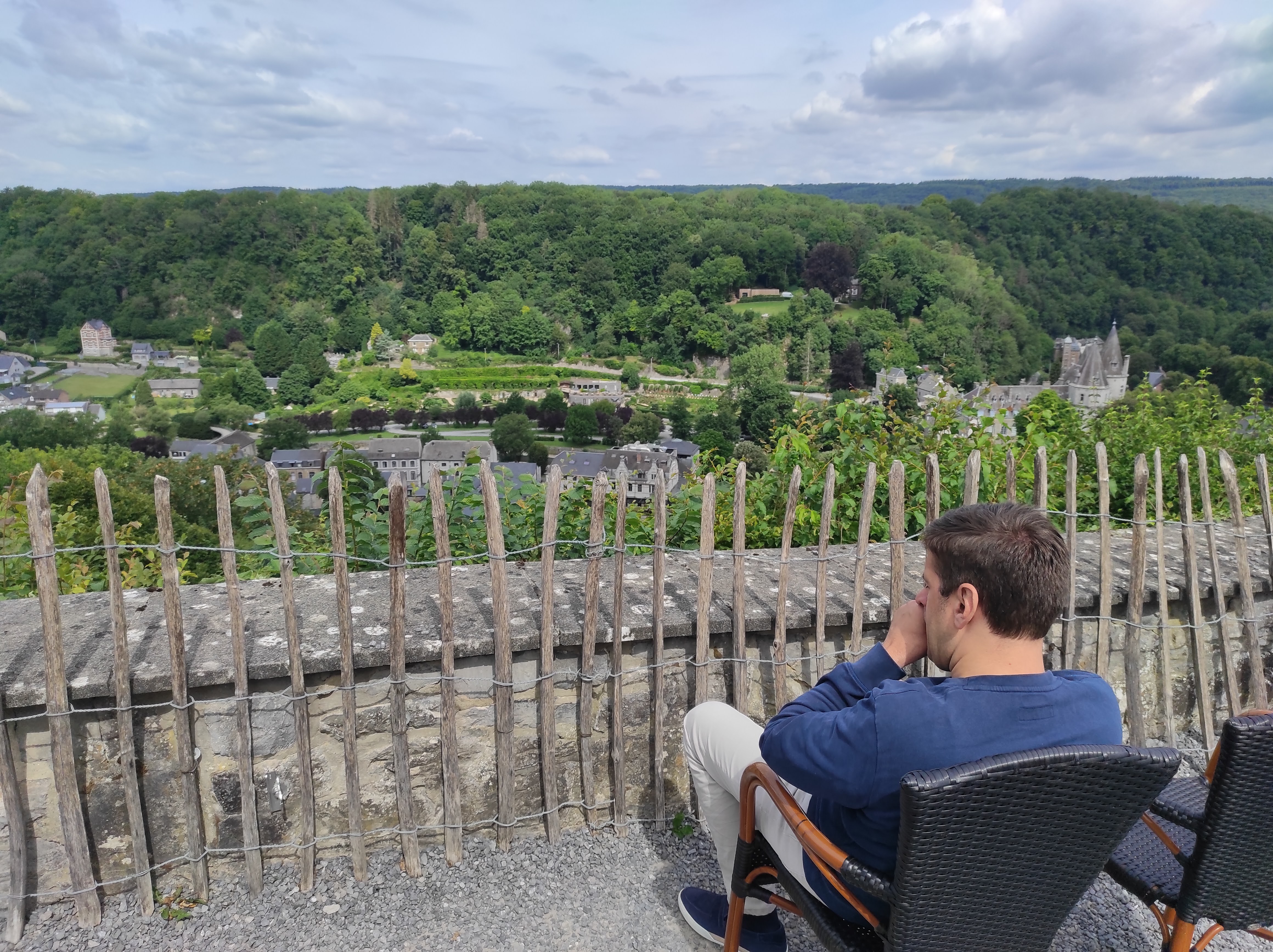 op wandeling vele vakantiegroeten vanuit Metgezel