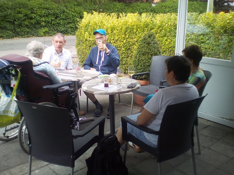 en terrasje uiteraard genieten met begeleiders